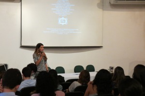 Maíra Souza apresentou sua pesquisa sobre Educomunicação.